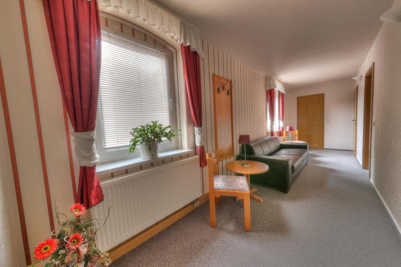 Hotel - Pension & Gaststaette "Alter Koenig" Hettstedt Ngoại thất bức ảnh